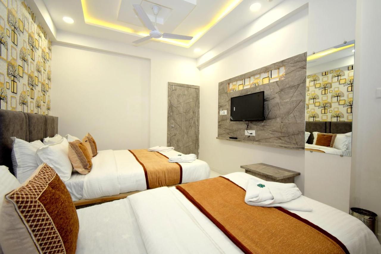 Hotel A1 Vastrapur 아흐메다바드 외부 사진