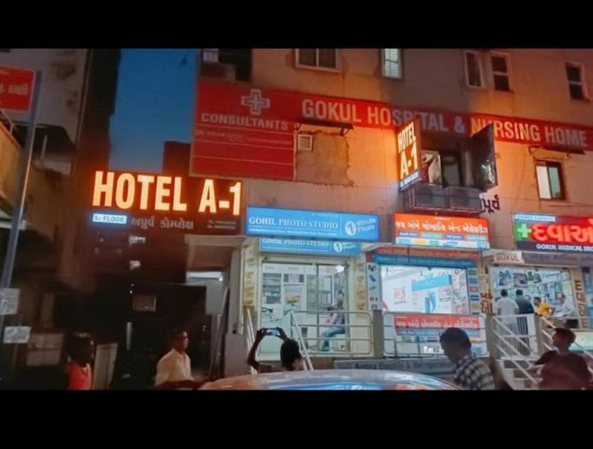 Hotel A1 Vastrapur 아흐메다바드 외부 사진