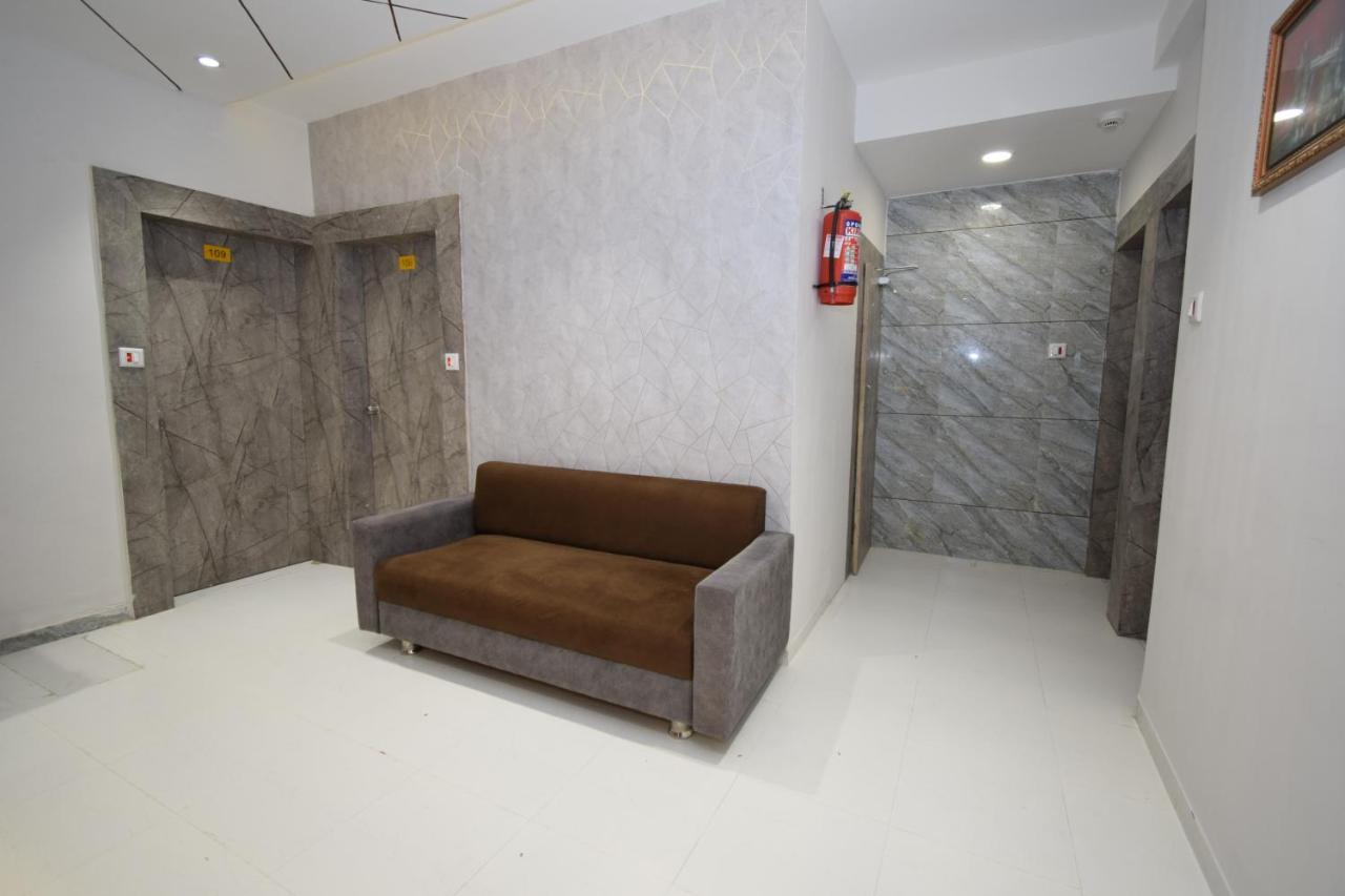 Hotel A1 Vastrapur 아흐메다바드 외부 사진