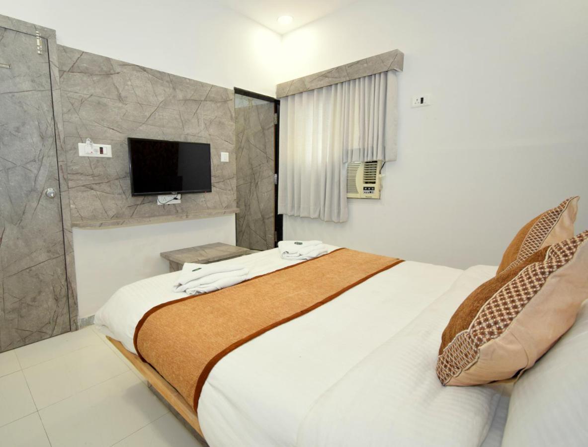 Hotel A1 Vastrapur 아흐메다바드 외부 사진