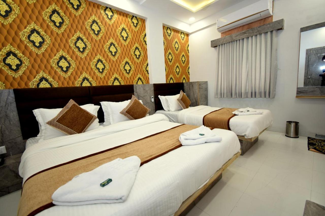 Hotel A1 Vastrapur 아흐메다바드 외부 사진