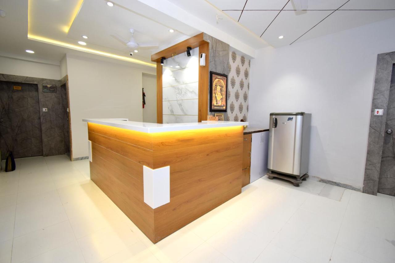 Hotel A1 Vastrapur 아흐메다바드 외부 사진