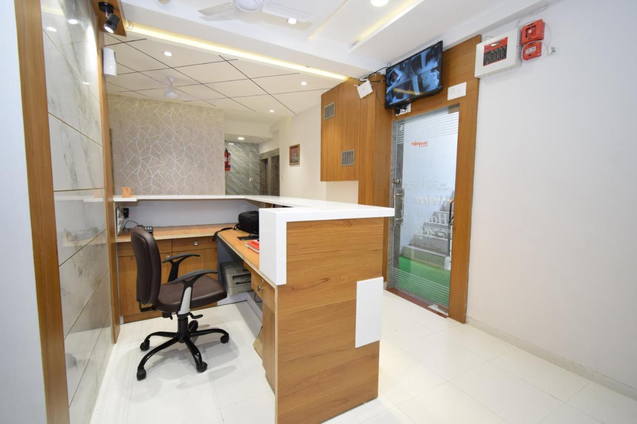 Hotel A1 Vastrapur 아흐메다바드 외부 사진
