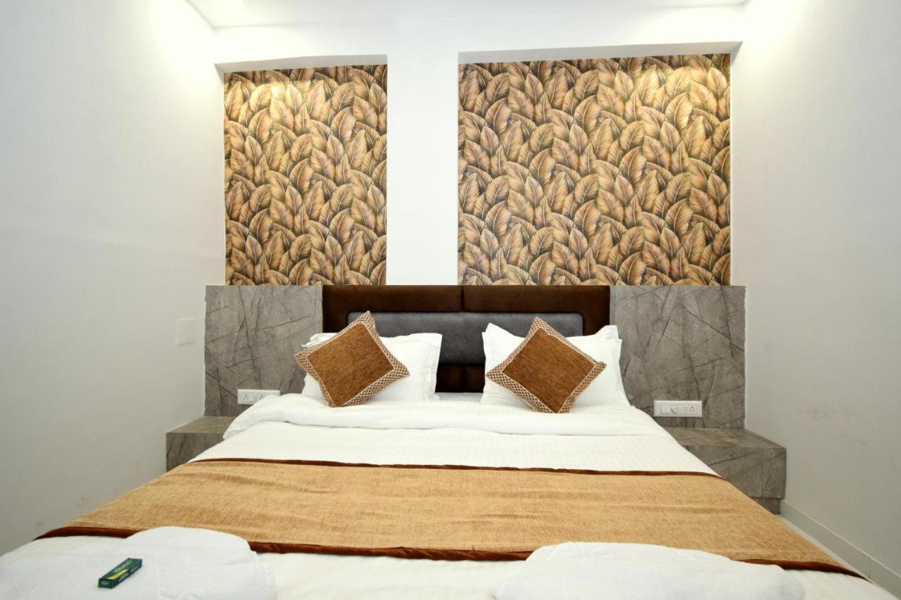 Hotel A1 Vastrapur 아흐메다바드 외부 사진
