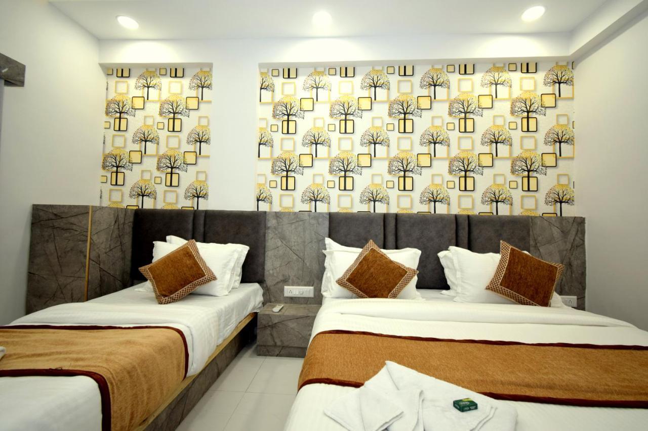 Hotel A1 Vastrapur 아흐메다바드 외부 사진