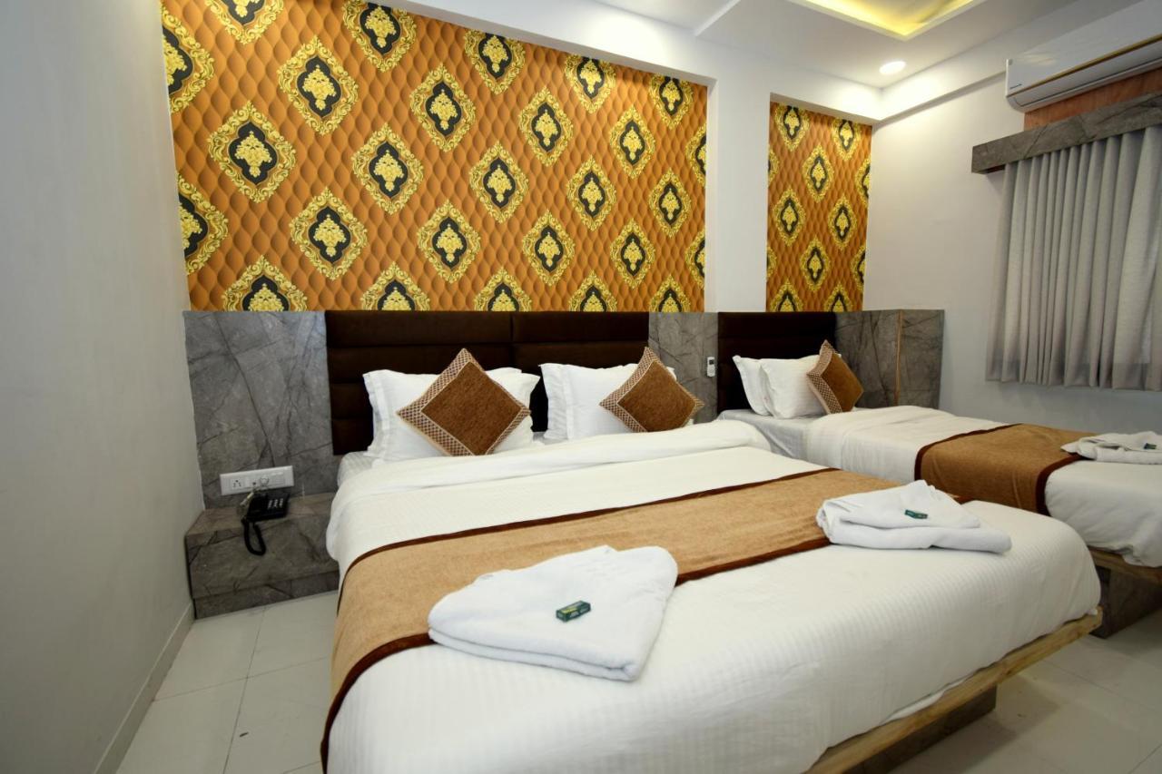 Hotel A1 Vastrapur 아흐메다바드 외부 사진