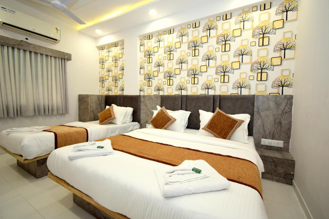 Hotel A1 Vastrapur 아흐메다바드 외부 사진