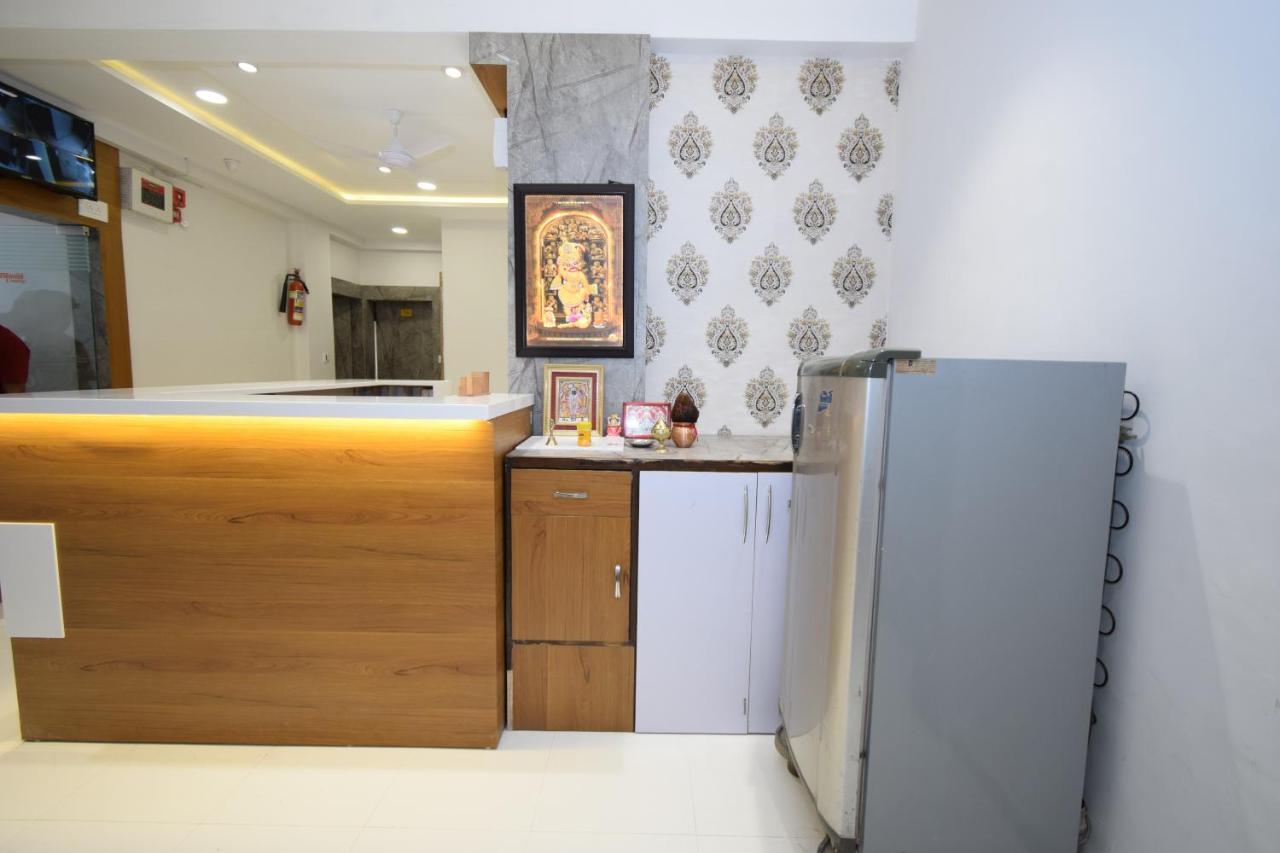 Hotel A1 Vastrapur 아흐메다바드 외부 사진